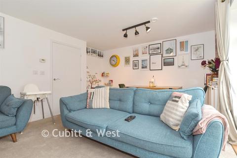 3 bedroom semi-detached house for sale, Daffodil Crescent, Crawley, West Sussex