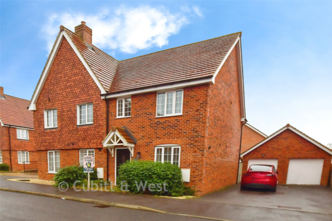 Daffodil Crescent, Crawley RH10