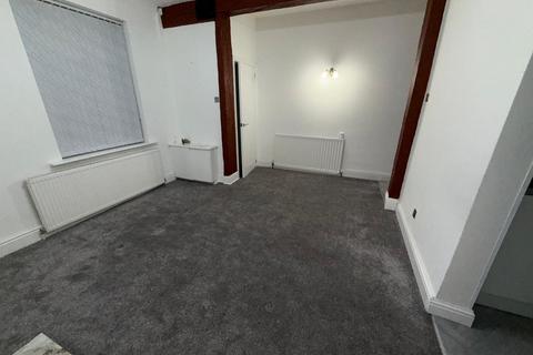 3 bedroom terraced house to rent, Manchester Old Road, Middleton M24