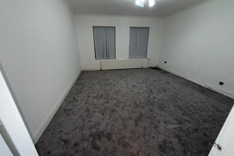 3 bedroom terraced house to rent, Manchester Old Road, Middleton M24