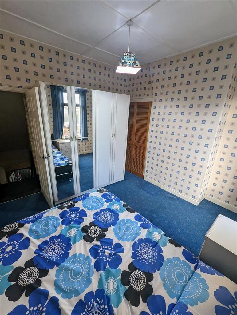 Bedroom 1.jpg