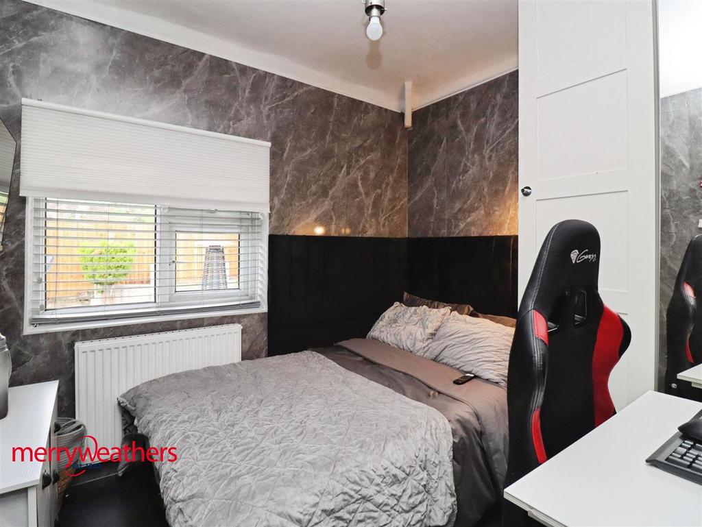 Rear bedroom