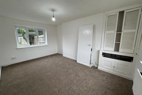 3 bedroom semi-detached house to rent, Tiled House Lane, Brierley Hill