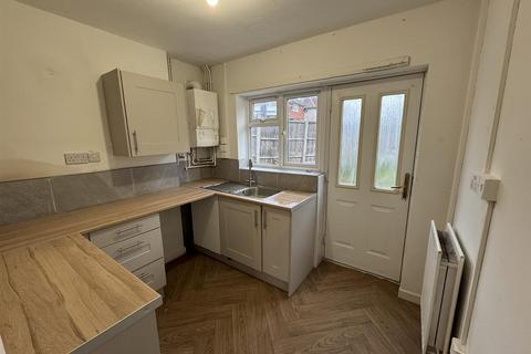 3 bedroom semi-detached house to rent, Tiled House Lane, Brierley Hill