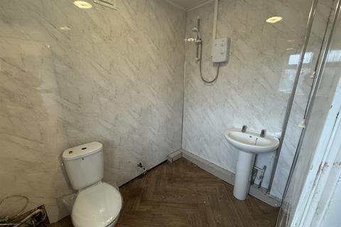 3 bedroom semi-detached house to rent, Tiled House Lane, Brierley Hill