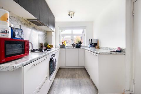 3 bedroom flat for sale, Knights Close, Homerton, London, E9