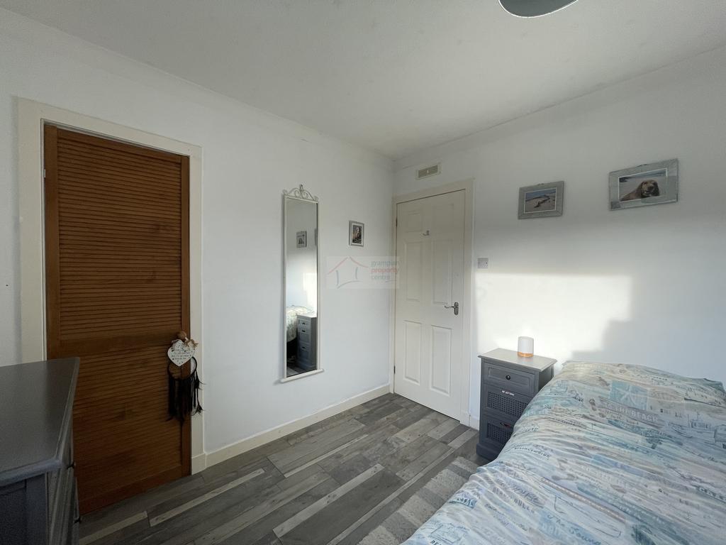 Bedroom 1b.JPG