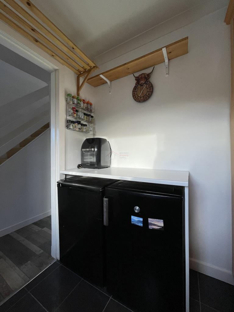Kitchen b.JPG