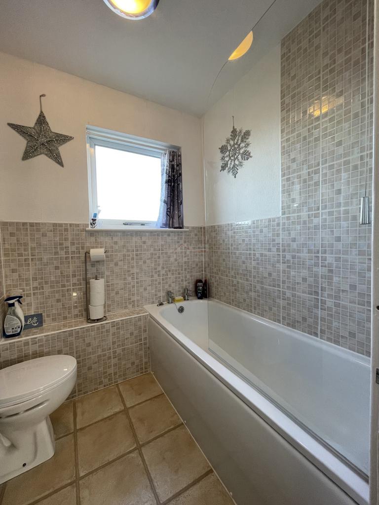 Bathroom a.JPG