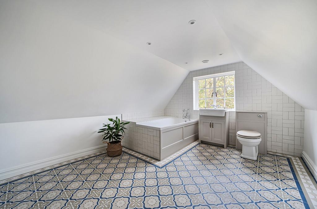 1377031-7-690e041...