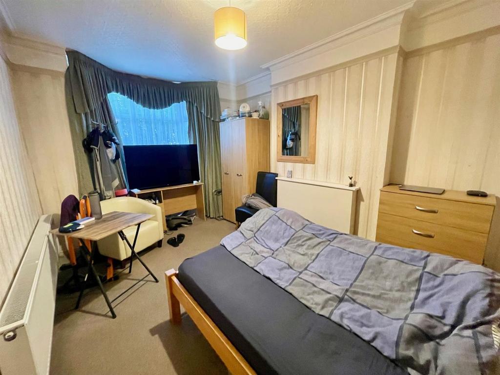 Bedroom 4.jpg