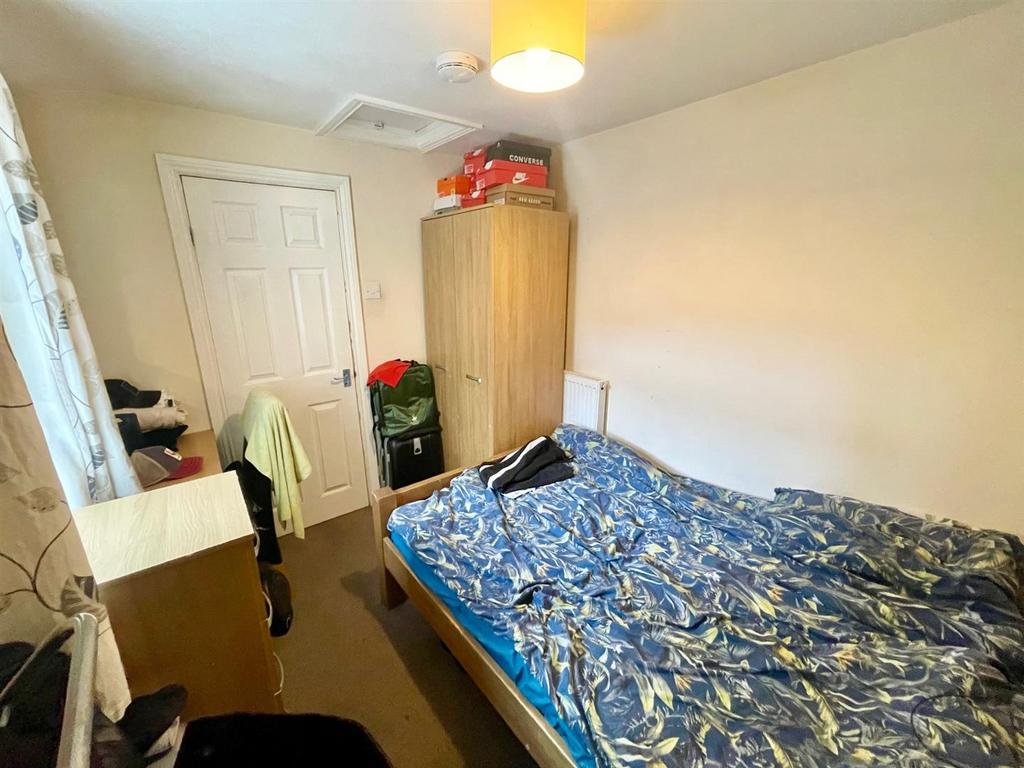 Bedroom 5.jpg