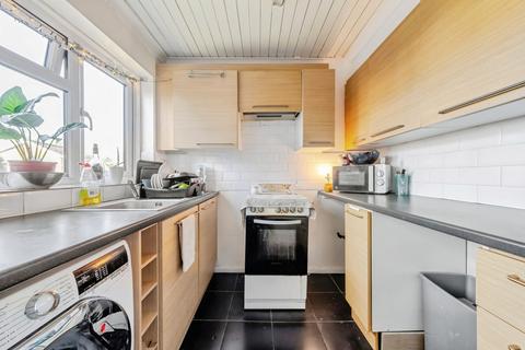undefined, Kempton Close Erith DA8