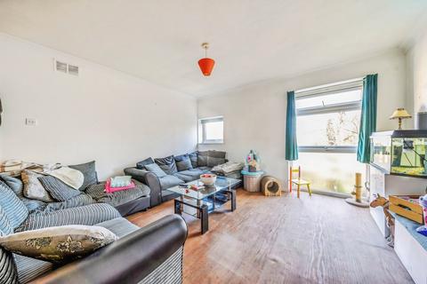 undefined, Kempton Close Erith DA8