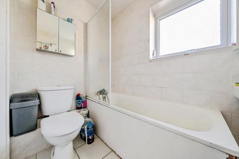 undefined, Kempton Close Erith DA8