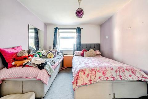 undefined, Kempton Close Erith DA8