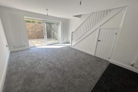 3 bedroom terraced house to rent, Burnely Road, Cornholme, Todmorden