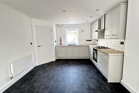 3 bedroom terraced house to rent, Burnely Road, Cornholme, Todmorden