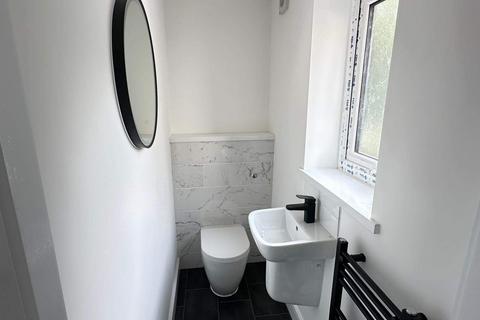 3 bedroom terraced house to rent, Burnely Road, Cornholme, Todmorden