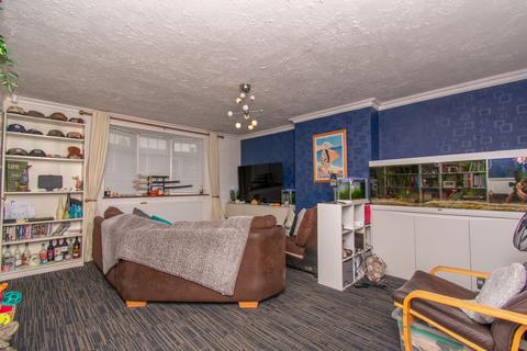 3 bedroom end of terrace house for sale, Hesketh Close, Leicester LE2