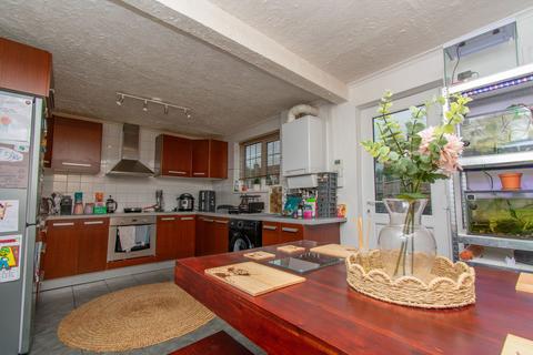 3 bedroom end of terrace house for sale, Hesketh Close, Leicester LE2