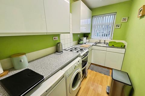 1 bedroom ground floor flat for sale, Fairburn Gardens, Bradford BD2