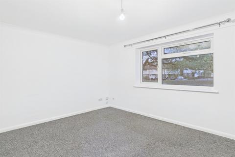 1 bedroom flat to rent, Rochester Court, Avenue Road, London, SE25