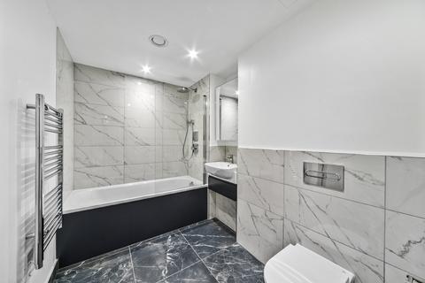 1 bedroom apartment to rent, One Thames Quay, Marsh Wall E14