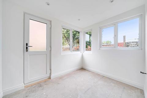 2 bedroom terraced house for sale, Manor Park Avenue, Hampshire PO3