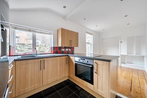 2 bedroom terraced house for sale, Manor Park Avenue, Hampshire PO3