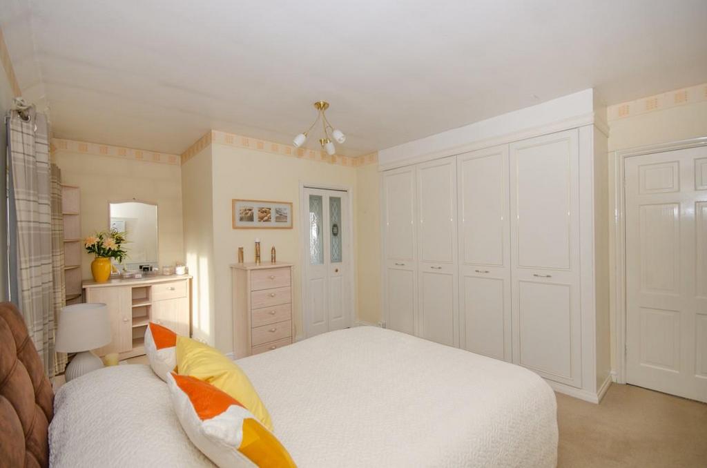Bedroom 1 pic 2.jpg