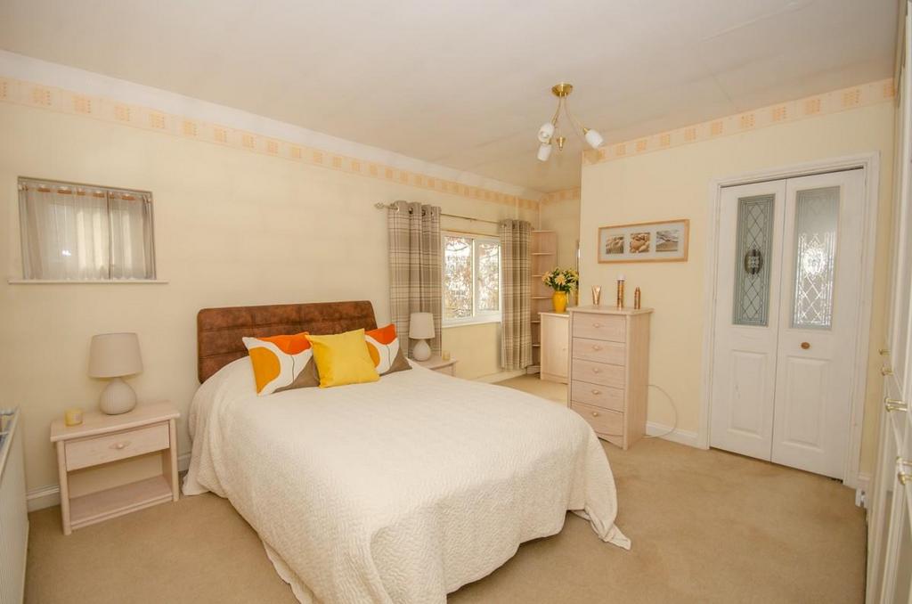 Bedroom 1.jpg