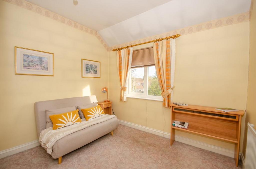 Bedroom 4.jpg