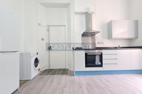 Studio to rent, Market Place, Huddersfield Town Centre, HD1