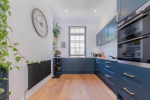 2 bedroom flat to rent, Murray Street, London NW1