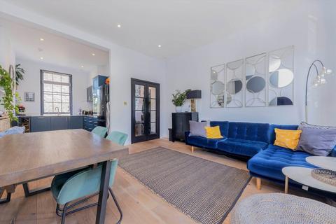 2 bedroom flat to rent, Murray Street, London NW1