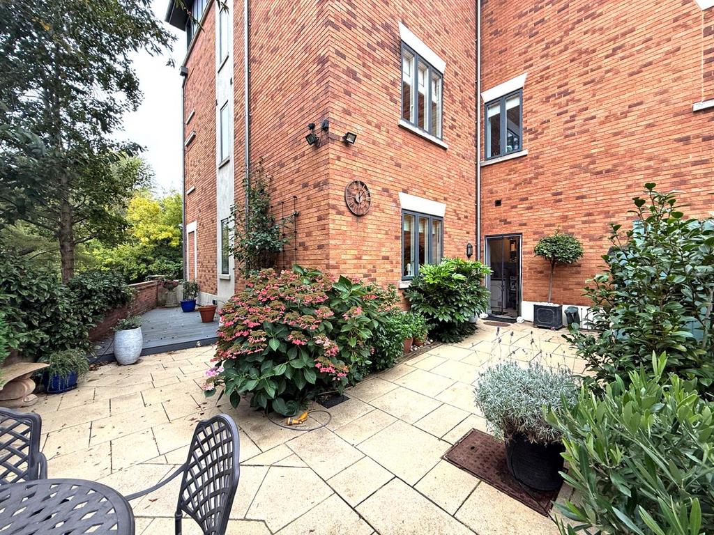 Thumbnail image0.jpg