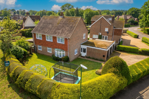 4 bedroom detached house for sale - Winterpit Close, Horsham RH13
