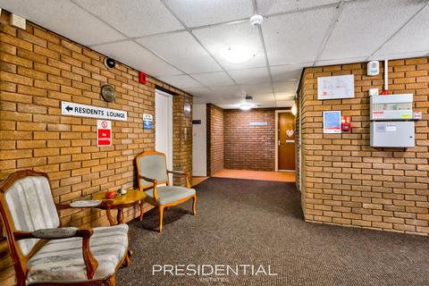 1 bedroom flat for sale, Chingford E4