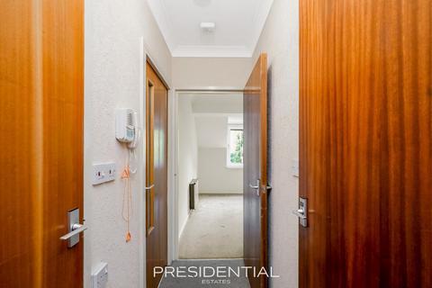 1 bedroom flat for sale, Chingford E4