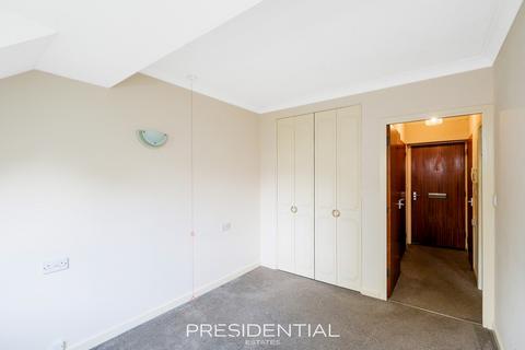 1 bedroom flat for sale, Chingford E4