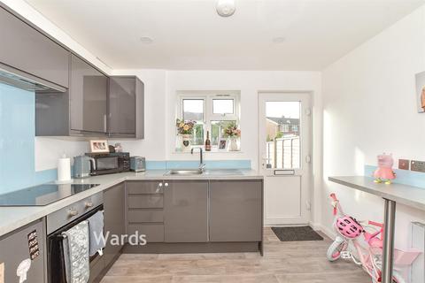 2 bedroom ground floor flat for sale, Winchs Garth, Staplehurst, Tonbridge, Kent