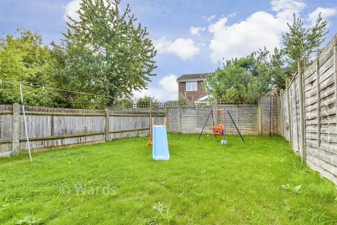 2 bedroom ground floor flat for sale, Winchs Garth, Staplehurst, Tonbridge, Kent