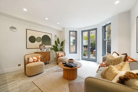 2 bedroom flat for sale, Sinclair Gardens, London W14