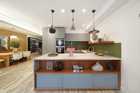 2 bedroom flat for sale, Sinclair Gardens, London W14