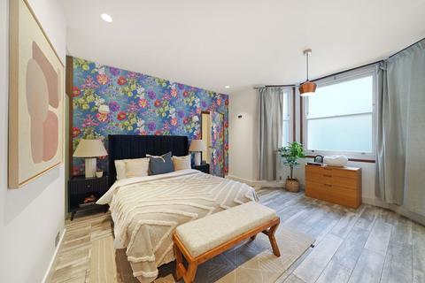 2 bedroom flat for sale, Sinclair Gardens, London W14