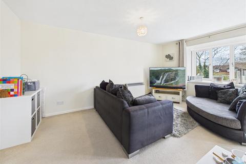 undefined, Shaw Drive, Walton-On-Thames