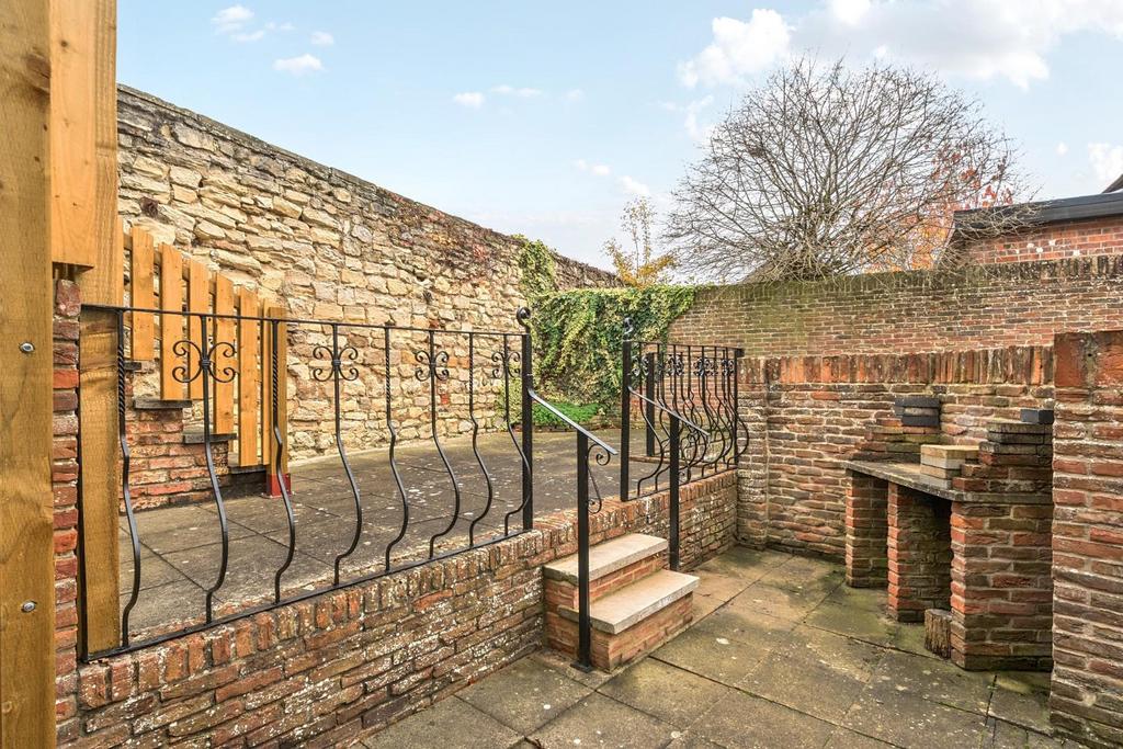 Garden fences.jpg