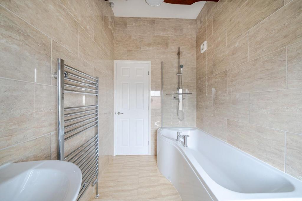 House bathroom 2.jpg