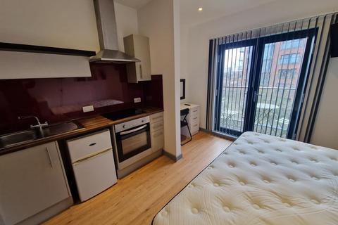 Studio to rent, Princess Way, Swansea